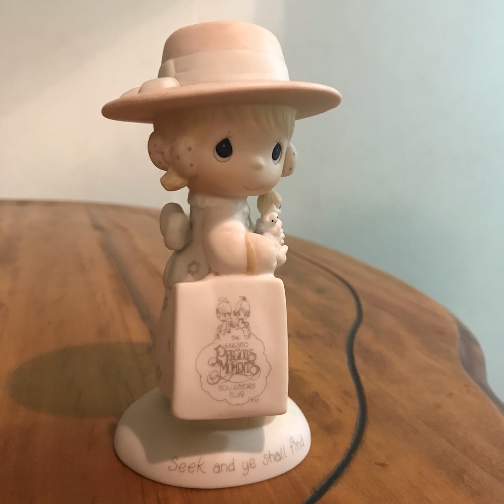 1985 PRECIOUS MOMENTS SYMBOL OF MEMBERSHIP